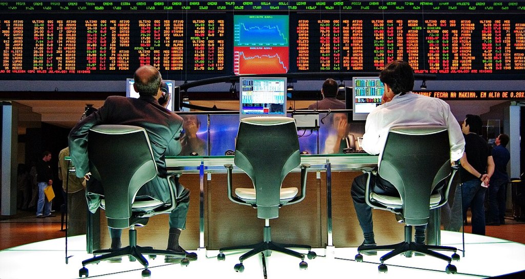 Bolsa a 206 mil e dólar a R$ 5 após o 1º turno: e o seu&nbsp;bolso?